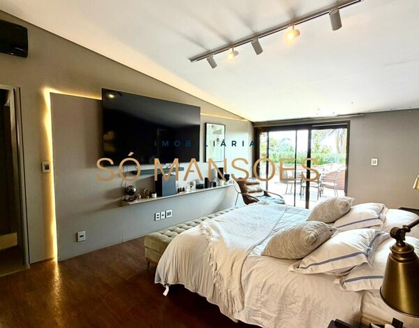 CASA À VENDA NO CONDOMÍNIO MORRO DO CHAPÉU – APROX. 600M² CONSTRUÍDOS E 82M² DE HABITE-SE.