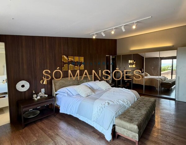 CASA À VENDA NO CONDOMÍNIO MORRO DO CHAPÉU – APROX. 600M² CONSTRUÍDOS E 82M² DE HABITE-SE.