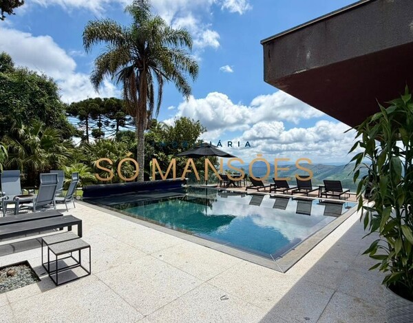 CASA À VENDA NO CONDOMÍNIO MORRO DO CHAPÉU – APROX. 600M² CONSTRUÍDOS E 82M² DE HABITE-SE.