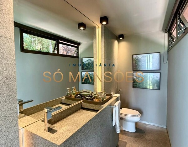 CASA À VENDA NO CONDOMÍNIO MORRO DO CHAPÉU – APROX. 600M² CONSTRUÍDOS E 82M² DE HABITE-SE.