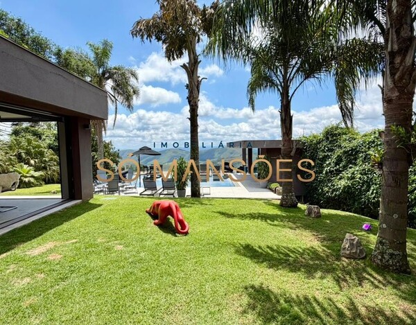 CASA À VENDA NO CONDOMÍNIO MORRO DO CHAPÉU – APROX. 600M² CONSTRUÍDOS E 82M² DE HABITE-SE.