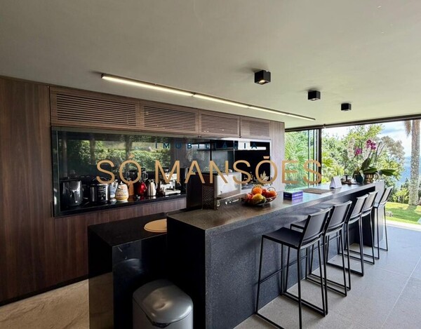 CASA À VENDA NO CONDOMÍNIO MORRO DO CHAPÉU – APROX. 600M² CONSTRUÍDOS E 82M² DE HABITE-SE.