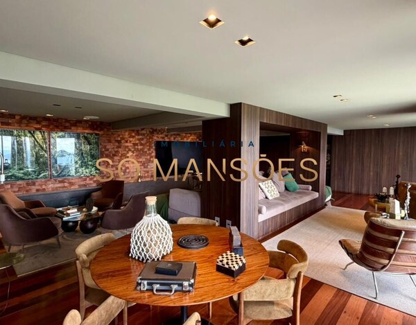 CASA À VENDA NO CONDOMÍNIO MORRO DO CHAPÉU – APROX. 600M² CONSTRUÍDOS E 82M² DE HABITE-SE.