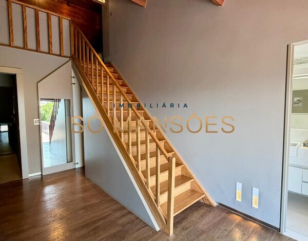 CASA À VENDA NO CONDOMÍNIO MORRO DO CHAPÉU – APROX. 600M² CONSTRUÍDOS E 82M² DE HABITE-SE.