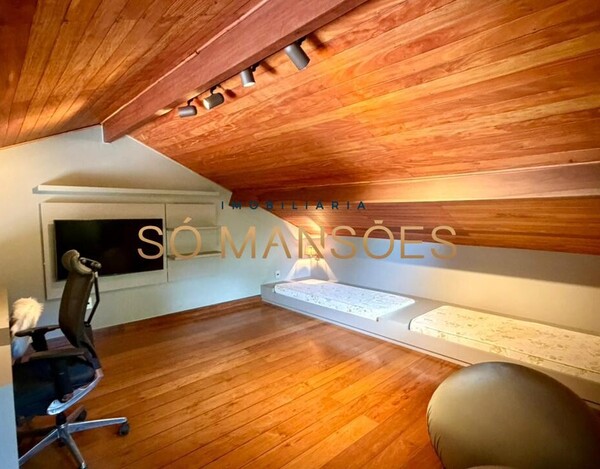 CASA À VENDA NO CONDOMÍNIO MORRO DO CHAPÉU – APROX. 600M² CONSTRUÍDOS E 82M² DE HABITE-SE.