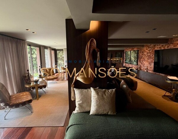 CASA À VENDA NO CONDOMÍNIO MORRO DO CHAPÉU – APROX. 600M² CONSTRUÍDOS E 82M² DE HABITE-SE.