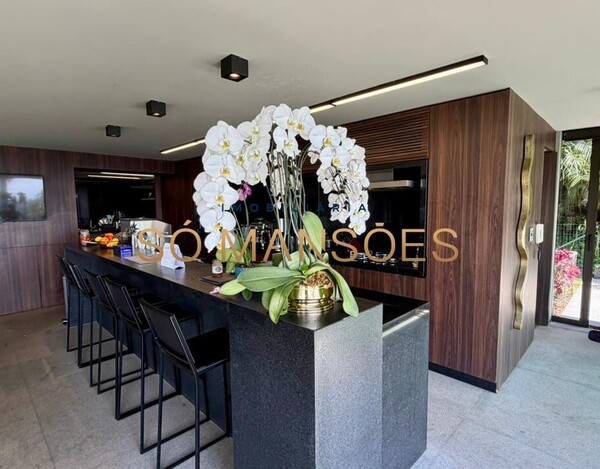 CASA À VENDA NO CONDOMÍNIO MORRO DO CHAPÉU – APROX. 600M² CONSTRUÍDOS E 82M² DE HABITE-SE.