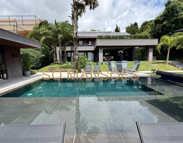 CASA À VENDA NO CONDOMÍNIO MORRO DO CHAPÉU – APROX. 600M² CONSTRUÍDOS E 82M² DE HABITE-SE.