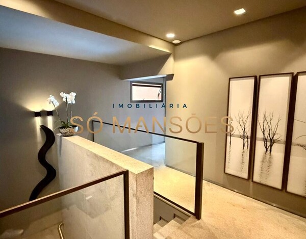 CASA À VENDA NO CONDOMÍNIO MORRO DO CHAPÉU – APROX. 600M² CONSTRUÍDOS E 82M² DE HABITE-SE.