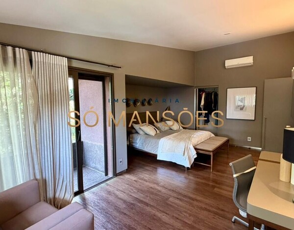 CASA À VENDA NO CONDOMÍNIO MORRO DO CHAPÉU – APROX. 600M² CONSTRUÍDOS E 82M² DE HABITE-SE.