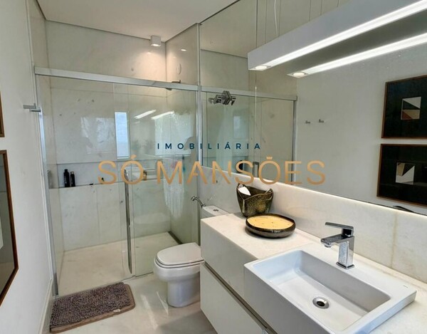 CASA À VENDA NO CONDOMÍNIO MORRO DO CHAPÉU – APROX. 600M² CONSTRUÍDOS E 82M² DE HABITE-SE.