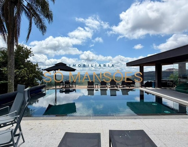 CASA À VENDA NO CONDOMÍNIO MORRO DO CHAPÉU – APROX. 600M² CONSTRUÍDOS E 82M² DE HABITE-SE.