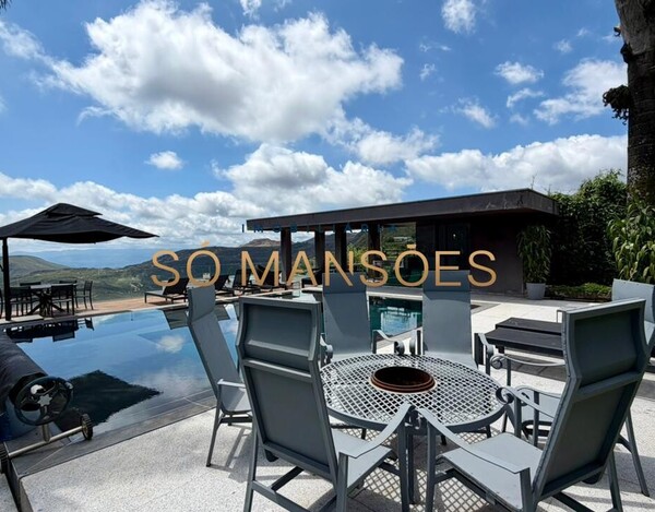 CASA À VENDA NO CONDOMÍNIO MORRO DO CHAPÉU – APROX. 600M² CONSTRUÍDOS E 82M² DE HABITE-SE.