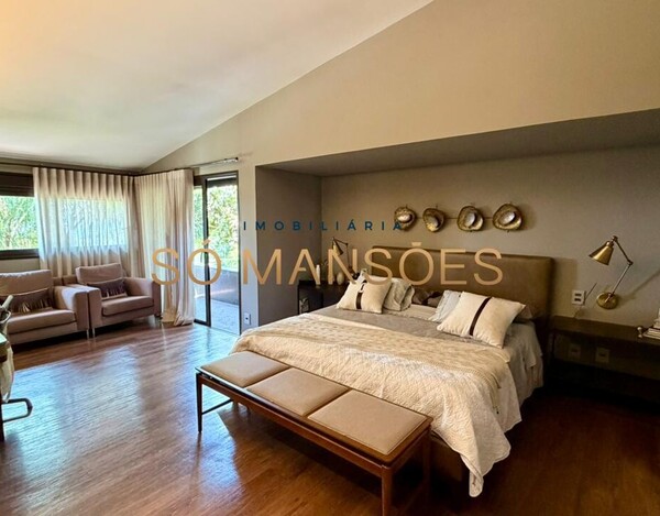 CASA À VENDA NO CONDOMÍNIO MORRO DO CHAPÉU – APROX. 600M² CONSTRUÍDOS E 82M² DE HABITE-SE.