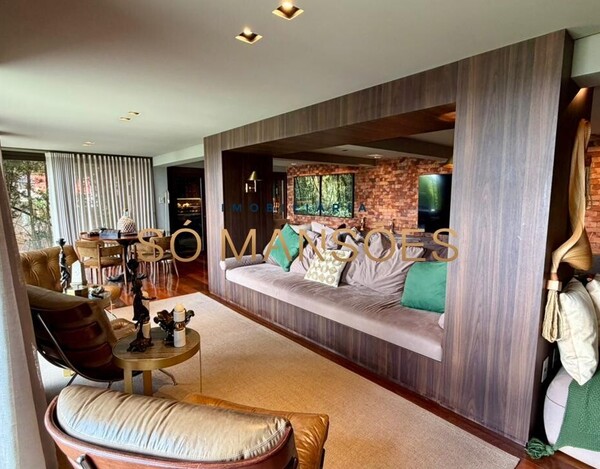 CASA À VENDA NO CONDOMÍNIO MORRO DO CHAPÉU – APROX. 600M² CONSTRUÍDOS E 82M² DE HABITE-SE.