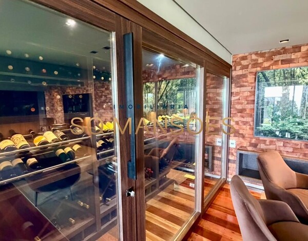 CASA À VENDA NO CONDOMÍNIO MORRO DO CHAPÉU – APROX. 600M² CONSTRUÍDOS E 82M² DE HABITE-SE.