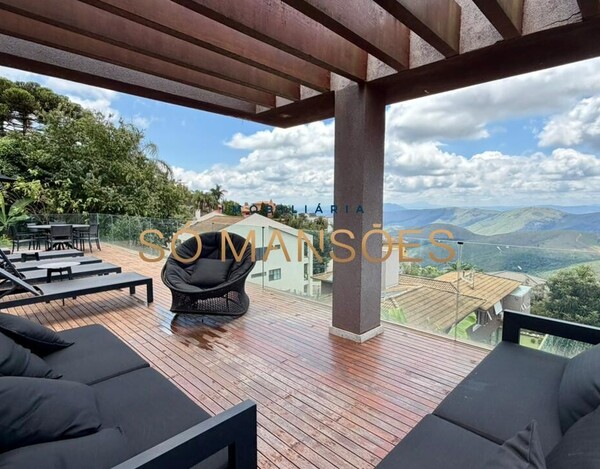 CASA À VENDA NO CONDOMÍNIO MORRO DO CHAPÉU – APROX. 600M² CONSTRUÍDOS E 82M² DE HABITE-SE.