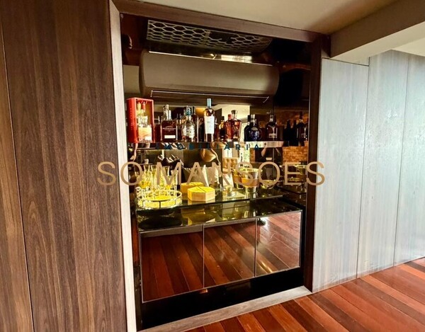 CASA À VENDA NO CONDOMÍNIO MORRO DO CHAPÉU – APROX. 600M² CONSTRUÍDOS E 82M² DE HABITE-SE.