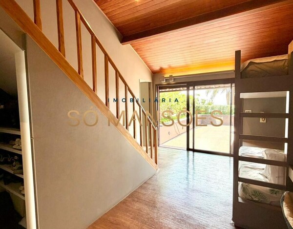 CASA À VENDA NO CONDOMÍNIO MORRO DO CHAPÉU – APROX. 600M² CONSTRUÍDOS E 82M² DE HABITE-SE.