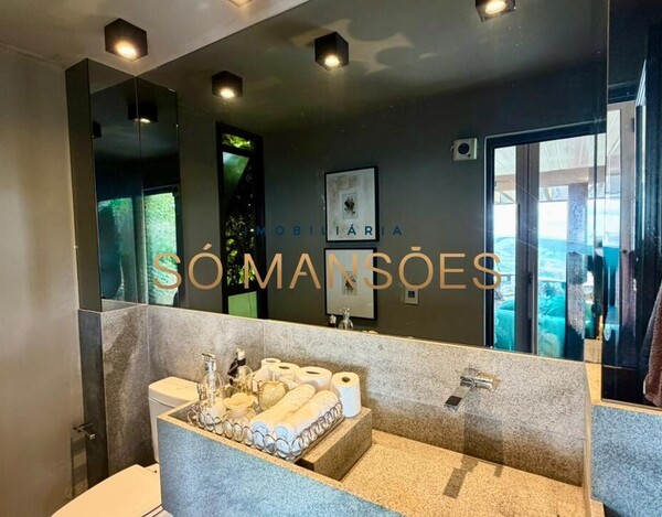 CASA À VENDA NO CONDOMÍNIO MORRO DO CHAPÉU – APROX. 600M² CONSTRUÍDOS E 82M² DE HABITE-SE.