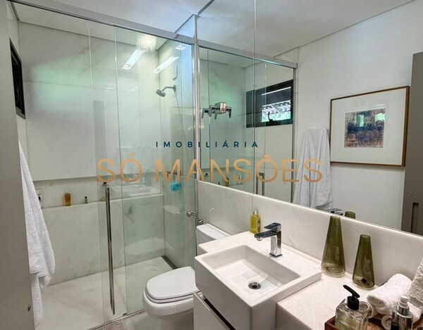 CASA À VENDA NO CONDOMÍNIO MORRO DO CHAPÉU – APROX. 600M² CONSTRUÍDOS E 82M² DE HABITE-SE.