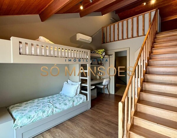 CASA À VENDA NO CONDOMÍNIO MORRO DO CHAPÉU – APROX. 600M² CONSTRUÍDOS E 82M² DE HABITE-SE.