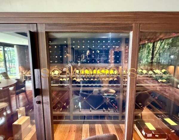 CASA À VENDA NO CONDOMÍNIO MORRO DO CHAPÉU – APROX. 600M² CONSTRUÍDOS E 82M² DE HABITE-SE.