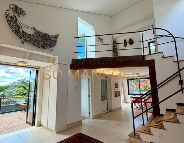 CASA DE 421M² E VISTA DEFINITIVA À VENDA NO CONDOMÍNIO BOSQUE DO JAMBREIRO.