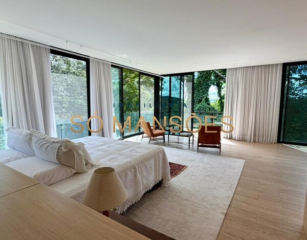 CASA DE 421M² E VISTA DEFINITIVA À VENDA NO CONDOMÍNIO BOSQUE DO JAMBREIRO.