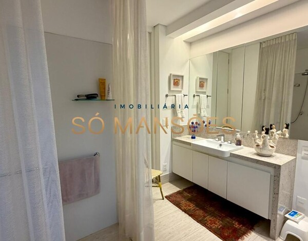 CASA DE 421M² E VISTA DEFINITIVA À VENDA NO CONDOMÍNIO BOSQUE DO JAMBREIRO.