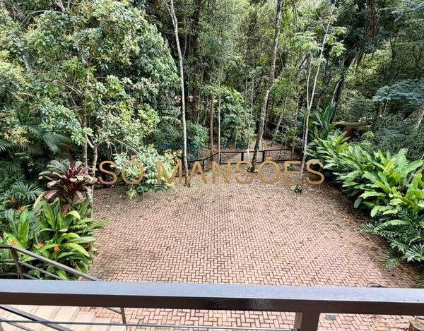 CASA DE 421M² E VISTA DEFINITIVA À VENDA NO CONDOMÍNIO BOSQUE DO JAMBREIRO.