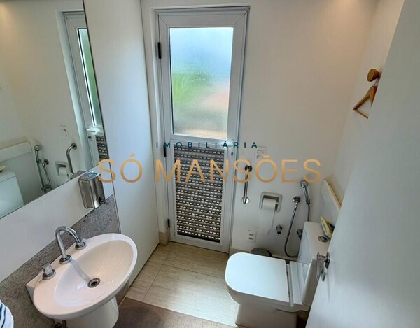 CASA DE 421M² E VISTA DEFINITIVA À VENDA NO CONDOMÍNIO BOSQUE DO JAMBREIRO.