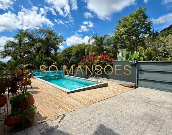 CASA DE 421M² E VISTA DEFINITIVA À VENDA NO CONDOMÍNIO BOSQUE DO JAMBREIRO.