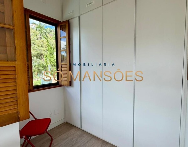 CASA DE 421M² E VISTA DEFINITIVA À VENDA NO CONDOMÍNIO BOSQUE DO JAMBREIRO.