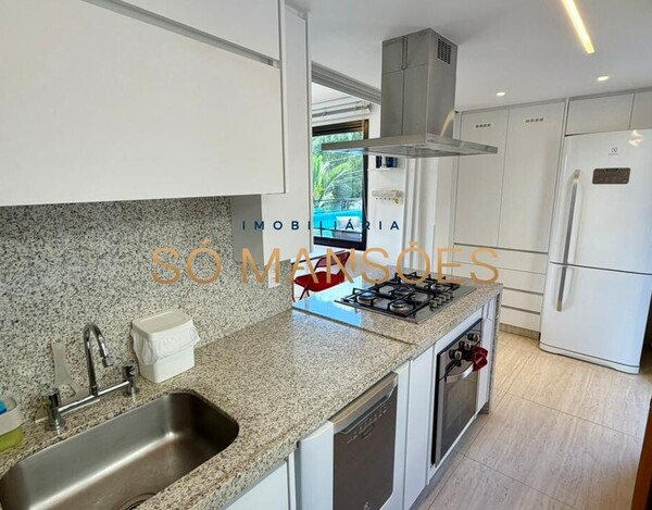 CASA DE 421M² E VISTA DEFINITIVA À VENDA NO CONDOMÍNIO BOSQUE DO JAMBREIRO.