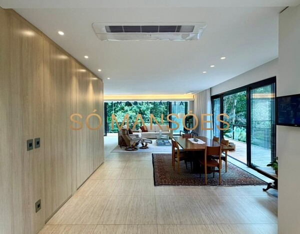 CASA DE 421M² E VISTA DEFINITIVA À VENDA NO CONDOMÍNIO BOSQUE DO JAMBREIRO.