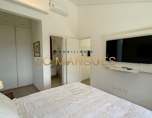 CASA DE 421M² E VISTA DEFINITIVA À VENDA NO CONDOMÍNIO BOSQUE DO JAMBREIRO.