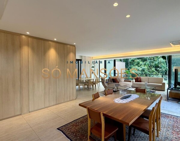 CASA DE 421M² E VISTA DEFINITIVA À VENDA NO CONDOMÍNIO BOSQUE DO JAMBREIRO.