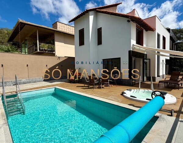 CASA DE 421M² E VISTA DEFINITIVA À VENDA NO CONDOMÍNIO BOSQUE DO JAMBREIRO.