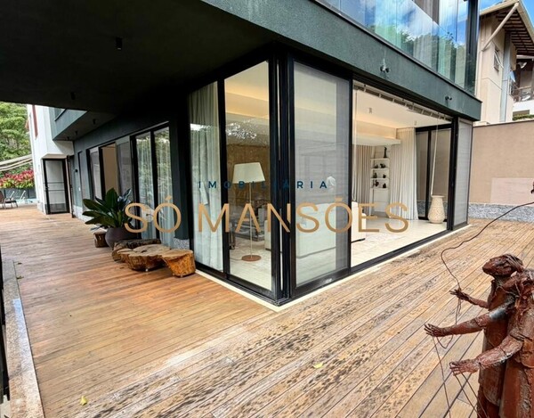 CASA DE 421M² E VISTA DEFINITIVA À VENDA NO CONDOMÍNIO BOSQUE DO JAMBREIRO.