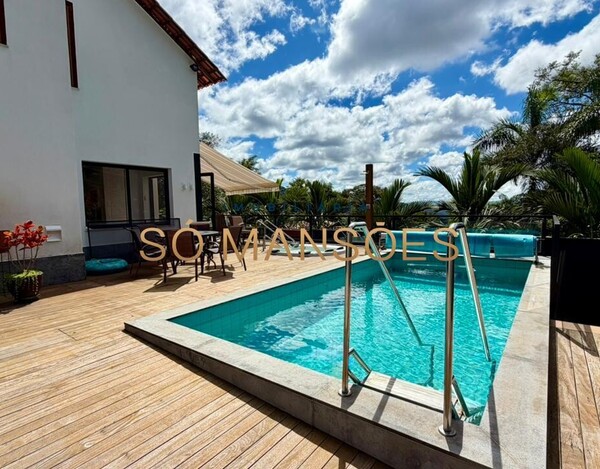 CASA DE 421M² E VISTA DEFINITIVA À VENDA NO CONDOMÍNIO BOSQUE DO JAMBREIRO.