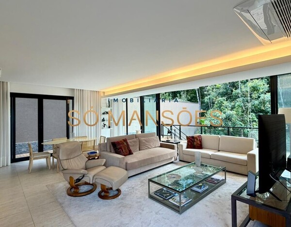 CASA DE 421M² E VISTA DEFINITIVA À VENDA NO CONDOMÍNIO BOSQUE DO JAMBREIRO.