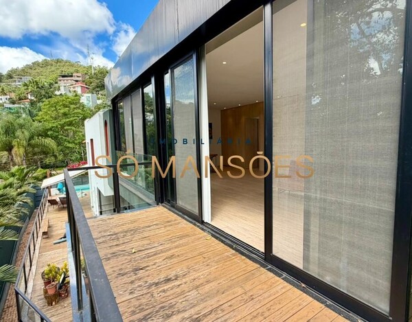 CASA DE 421M² E VISTA DEFINITIVA À VENDA NO CONDOMÍNIO BOSQUE DO JAMBREIRO.