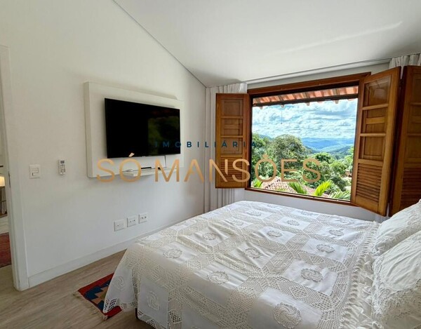 CASA DE 421M² E VISTA DEFINITIVA À VENDA NO CONDOMÍNIO BOSQUE DO JAMBREIRO.