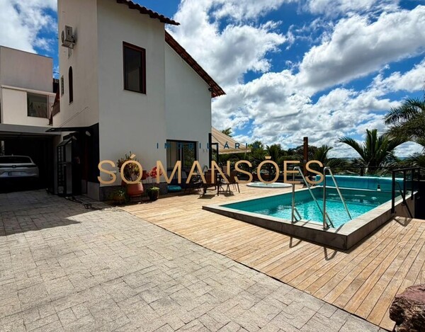 CASA DE 421M² E VISTA DEFINITIVA À VENDA NO CONDOMÍNIO BOSQUE DO JAMBREIRO.