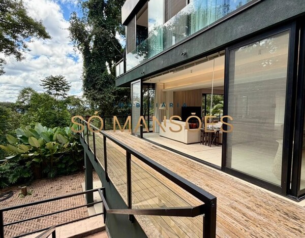 CASA DE 421M² E VISTA DEFINITIVA À VENDA NO CONDOMÍNIO BOSQUE DO JAMBREIRO.