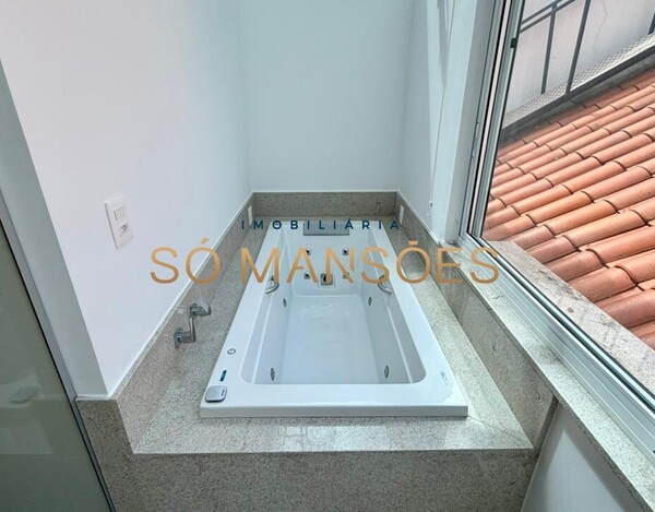 CASA DE 421M² E VISTA DEFINITIVA À VENDA NO CONDOMÍNIO BOSQUE DO JAMBREIRO.