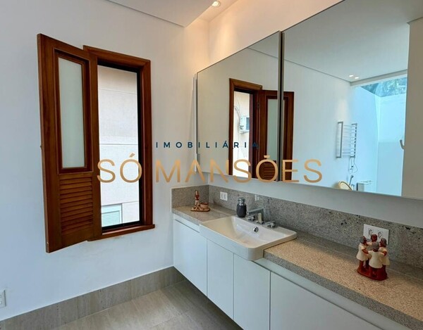 CASA DE 421M² E VISTA DEFINITIVA À VENDA NO CONDOMÍNIO BOSQUE DO JAMBREIRO.