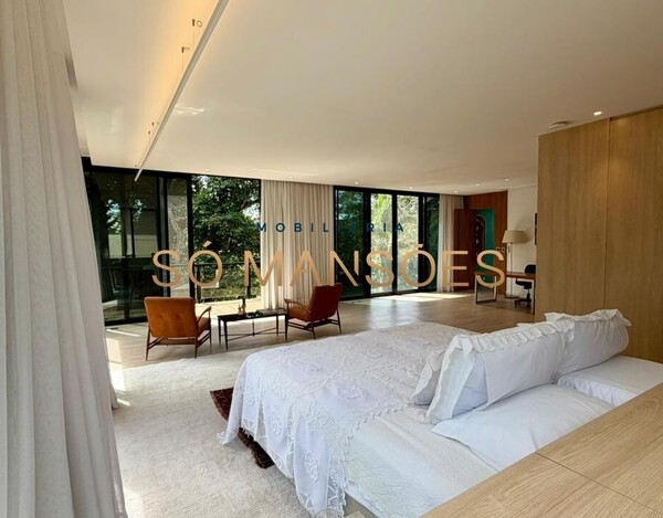 CASA DE 421M² E VISTA DEFINITIVA À VENDA NO CONDOMÍNIO BOSQUE DO JAMBREIRO.