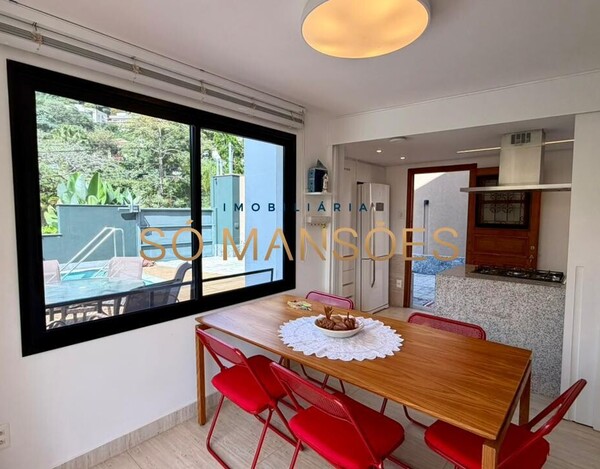 CASA DE 421M² E VISTA DEFINITIVA À VENDA NO CONDOMÍNIO BOSQUE DO JAMBREIRO.